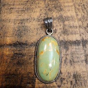 Green stone pendant in silver.